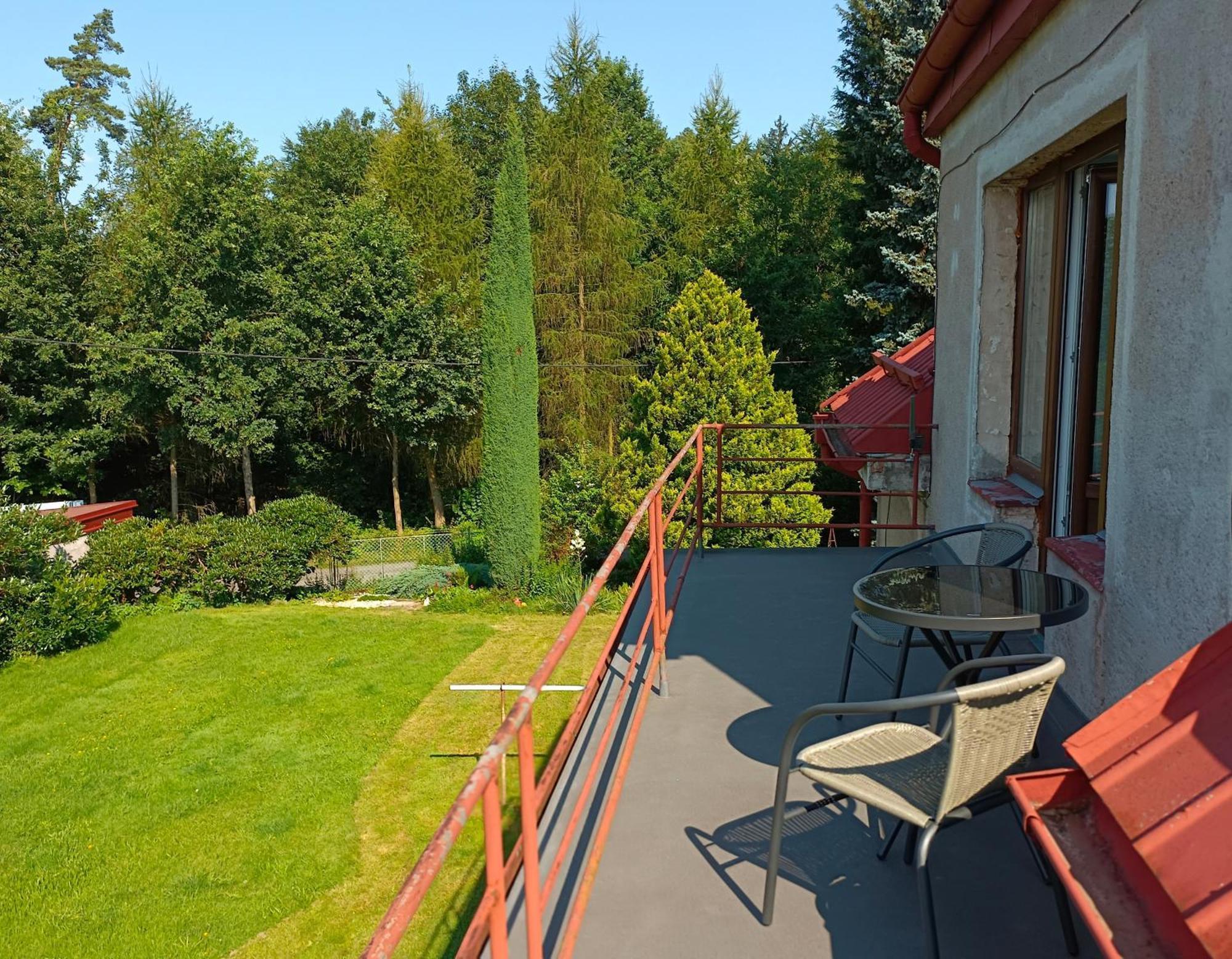 Apartman Za Lesem Červený Kostelec Exterior foto