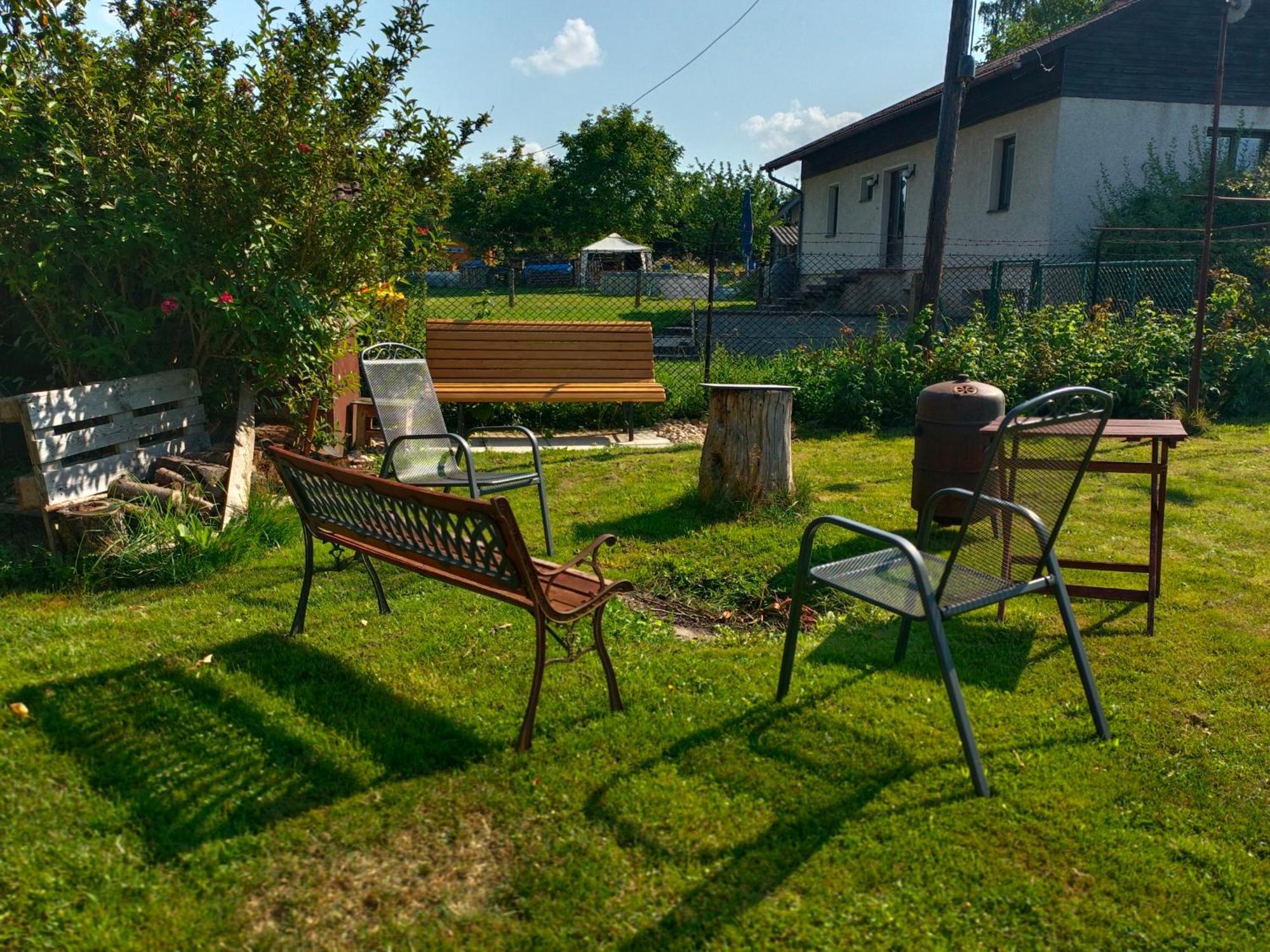 Apartman Za Lesem Červený Kostelec Exterior foto